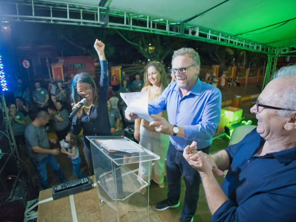 Prefeitura anuncia reajuste salarial para professores da rede municipal