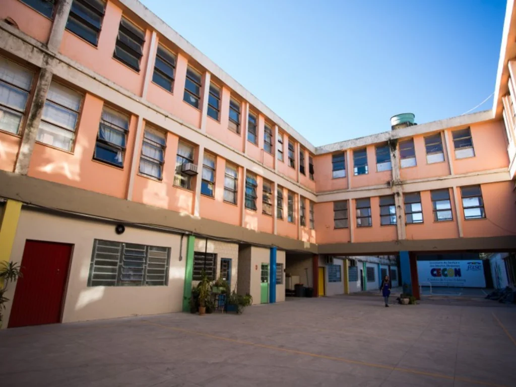 Menor suspeito por roubo é apreendido por policiais da 2ª DP