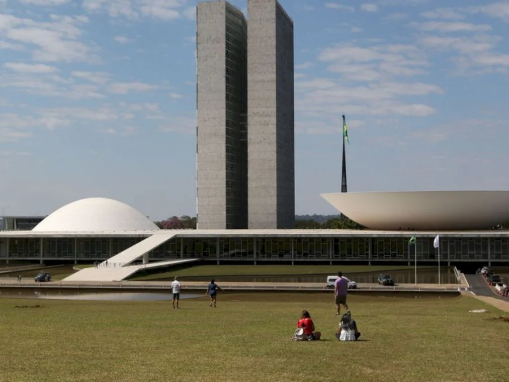 Ministros nomeados por Lula abrem 13 vagas no Congresso Nacional