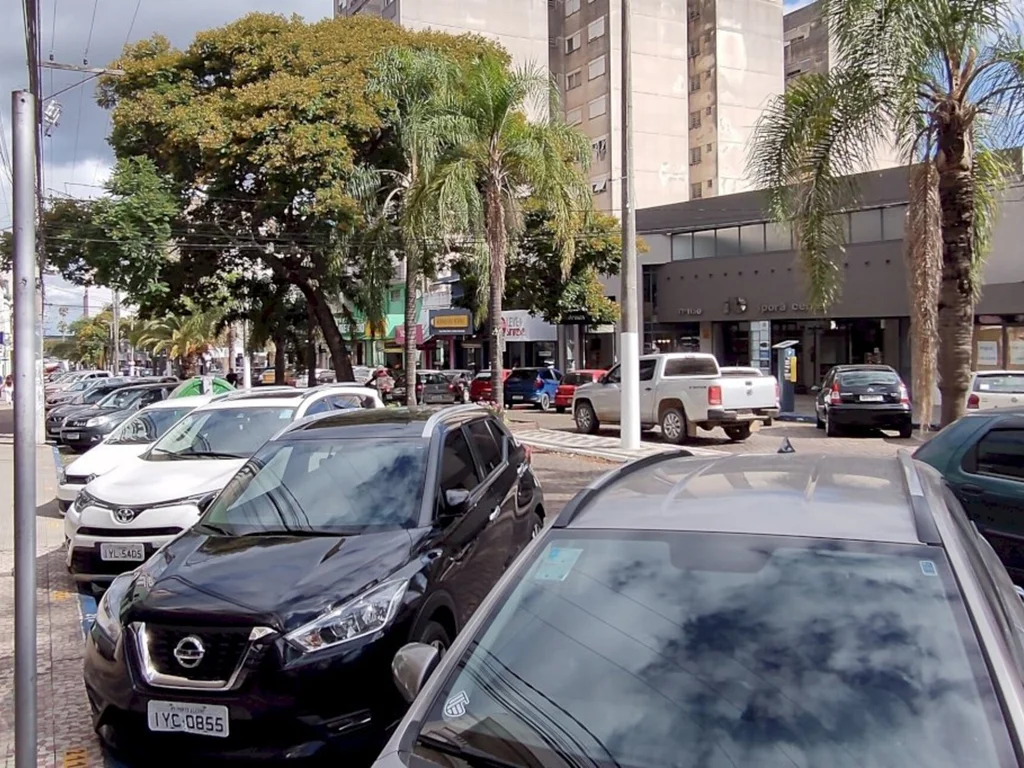 Comércio abre as portas neste feriado