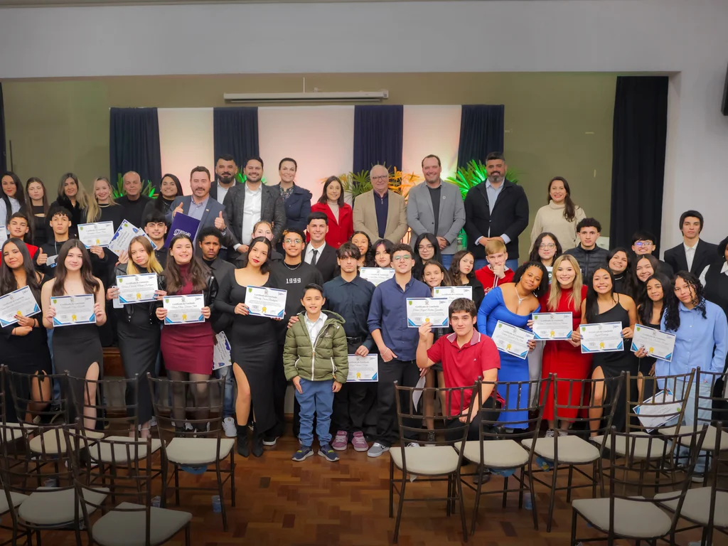 Aciba e Somos Um formam 40 jovens em cerimônia emocionante