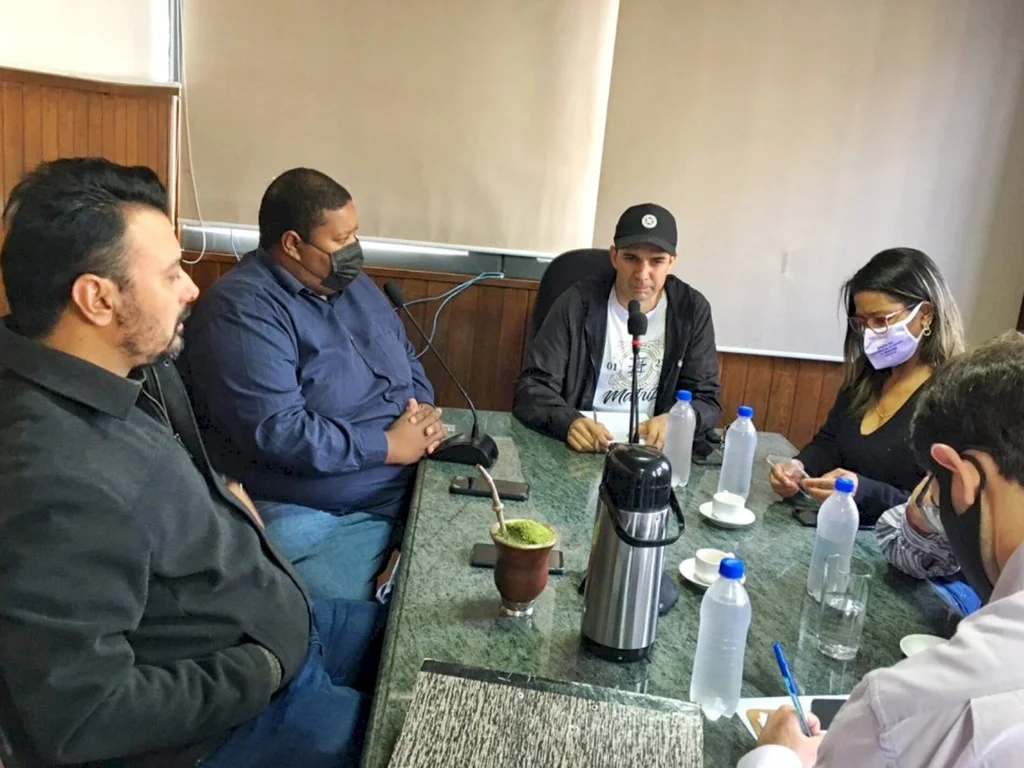 Comissão busca ampliação no horário dos ônibus