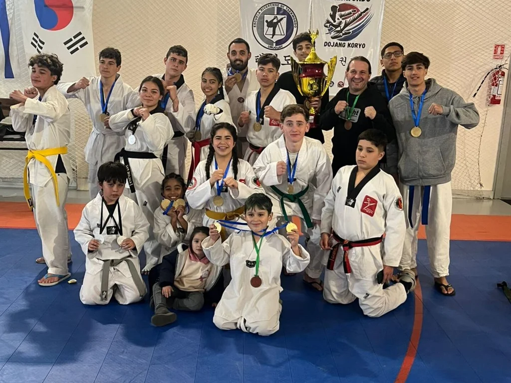 Equipe bageense conquista mais de 30 medalhas no Uruguai