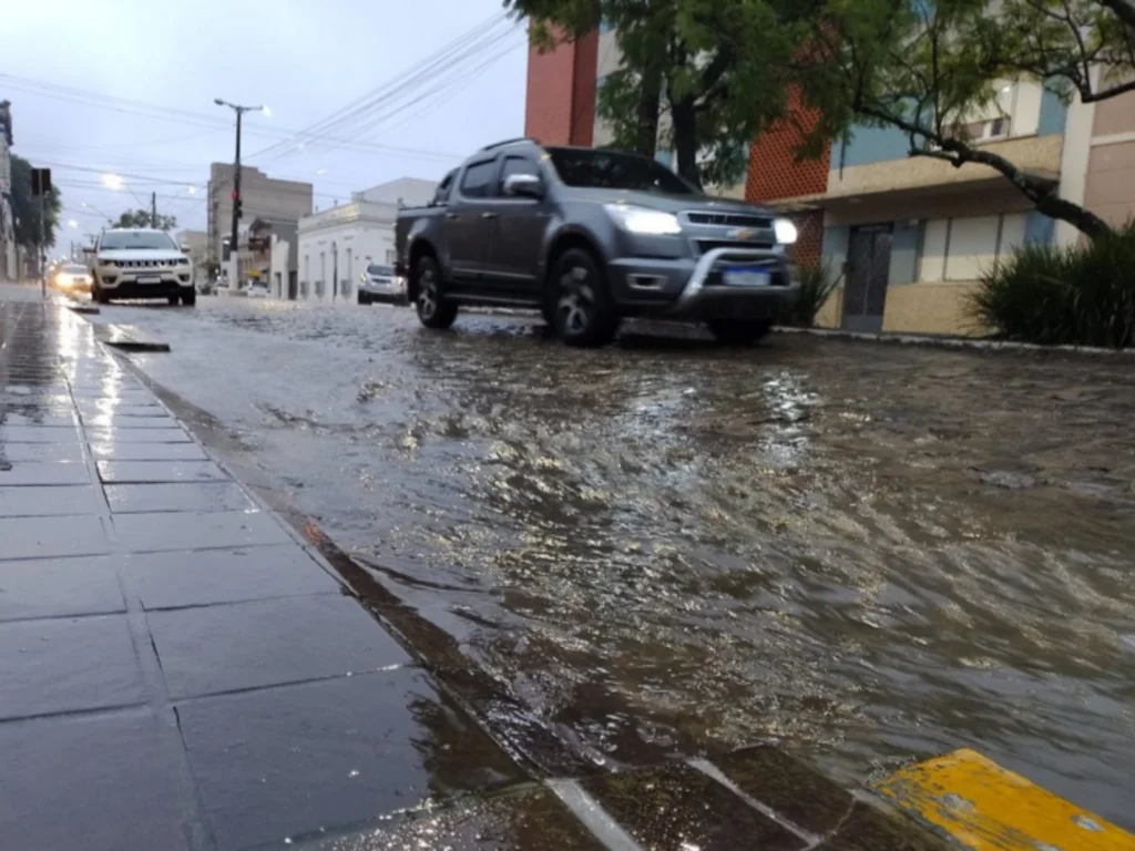 Chuva intensa volta ao Rio Grande do Sul