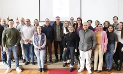 Corte de árvores em praça gera polêmica