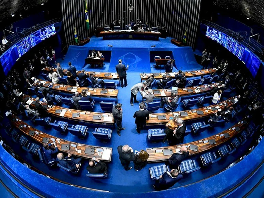 Disputa ao Senado movimenta tabuleiro político