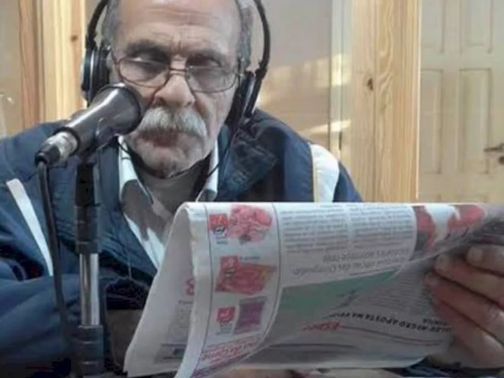 ‘Para conseguir a amizade de uma pessoa digna é preciso desenvolvermos em nós mesmos as qualidades que naquela admiramos’   Sócrates