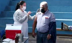 Saúde aplicará 330 segundas doses nesta terça