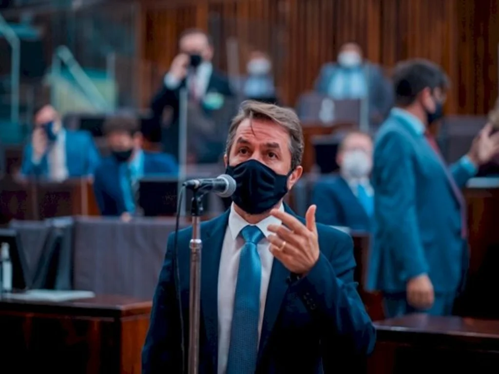 Turra defende retomada dos rodeios