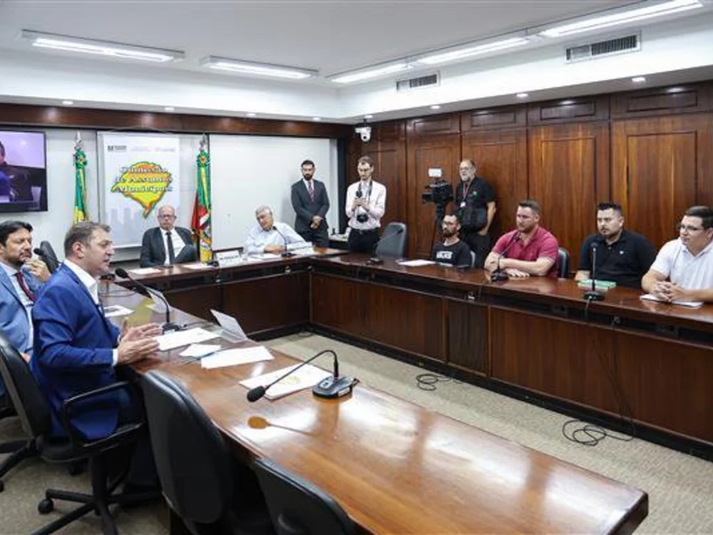 Comissão aprova projeto de lei que cria programa para municípios economizarem nas compras de medicamentos