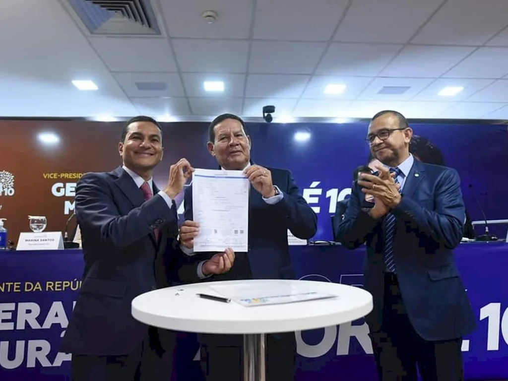 Mourão se filia ao Republicanos e estará em Bagé