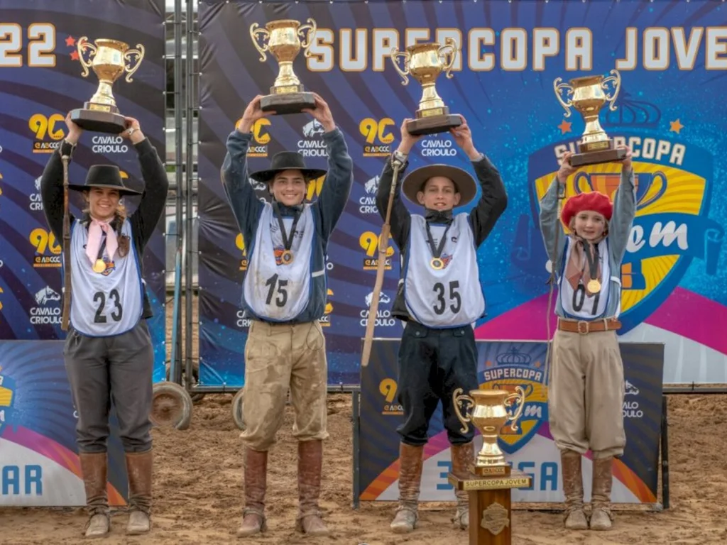 Filhos de ginete bageense brilham no pódio do Cavalo Crioulo