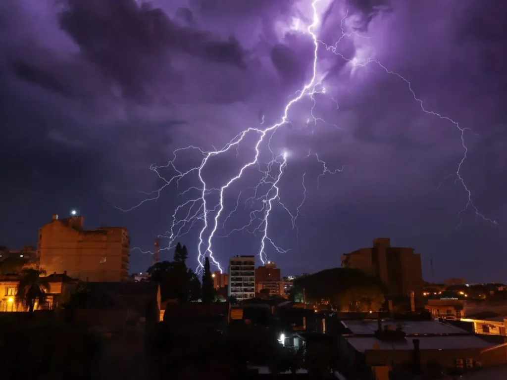 Chuva intensa e tempestades devem causar transtornos