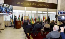 Câmara aprova projeto que põe fim aos supersalários