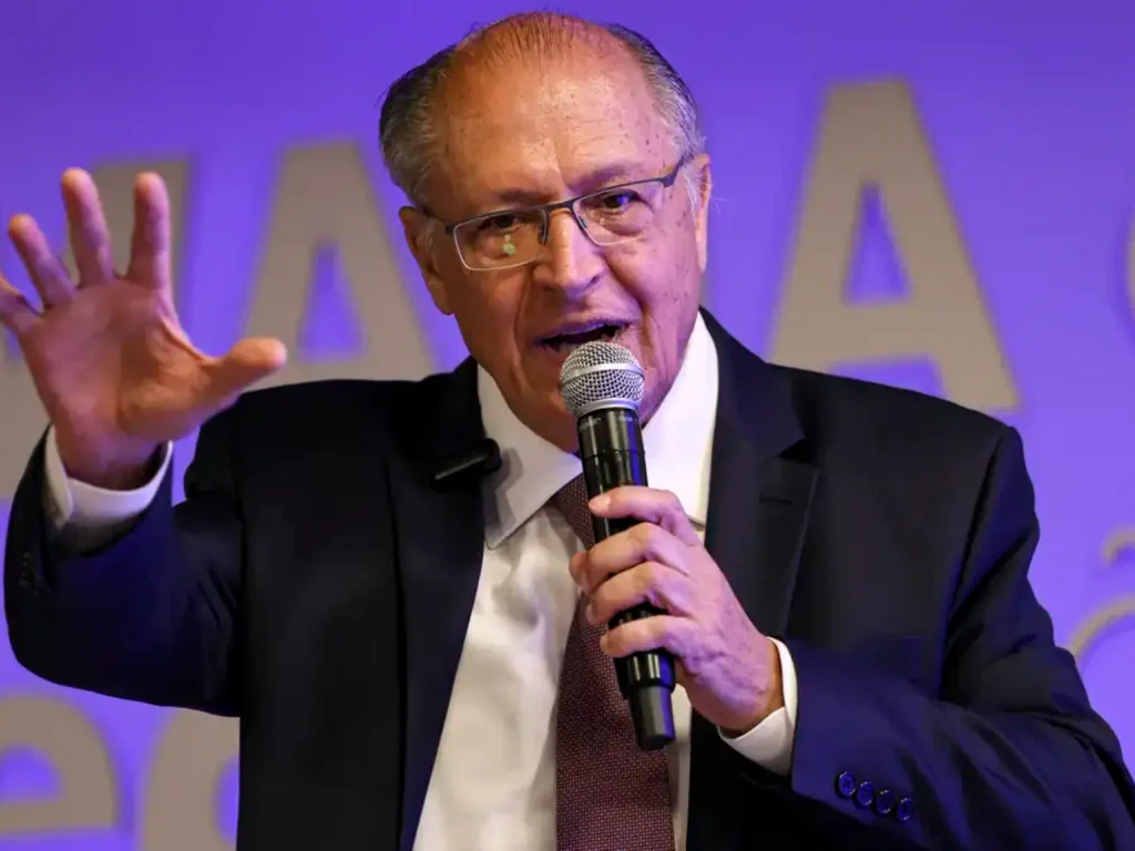Alckmin faz exames em hospital após mal-estar