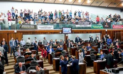 Deputados aprovam reestruturação do Estado