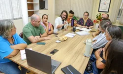 Contratação de cuidadores é debatida entre vereadores e Smed