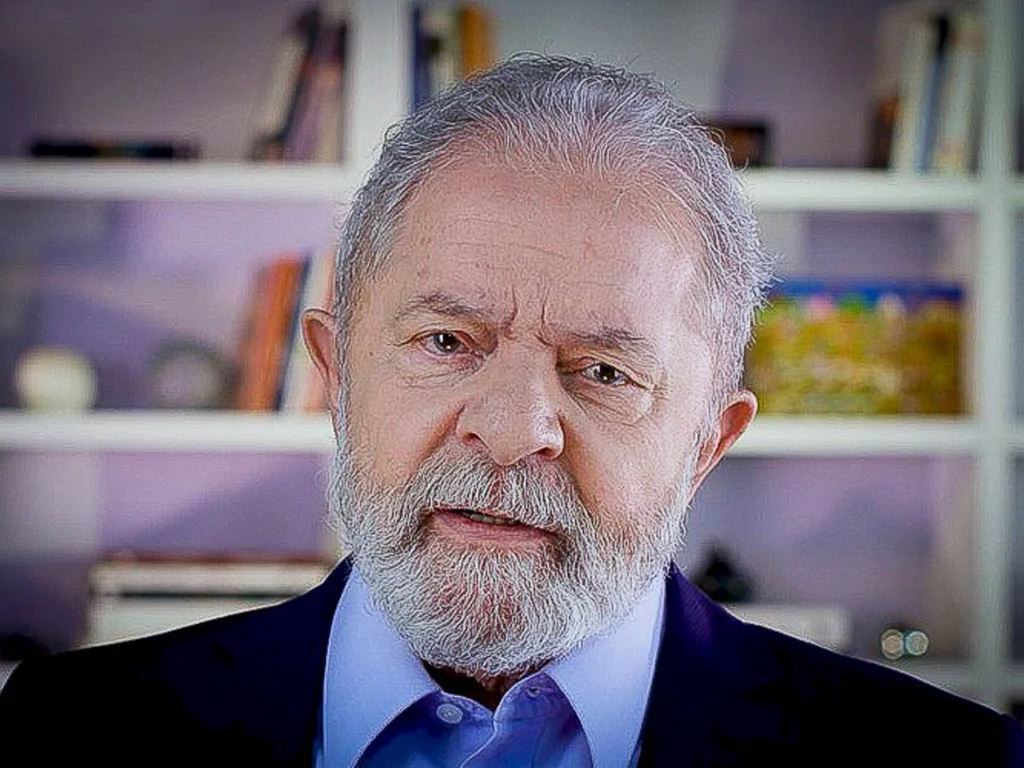 Lula confirma candidatura contra Bolsonaro