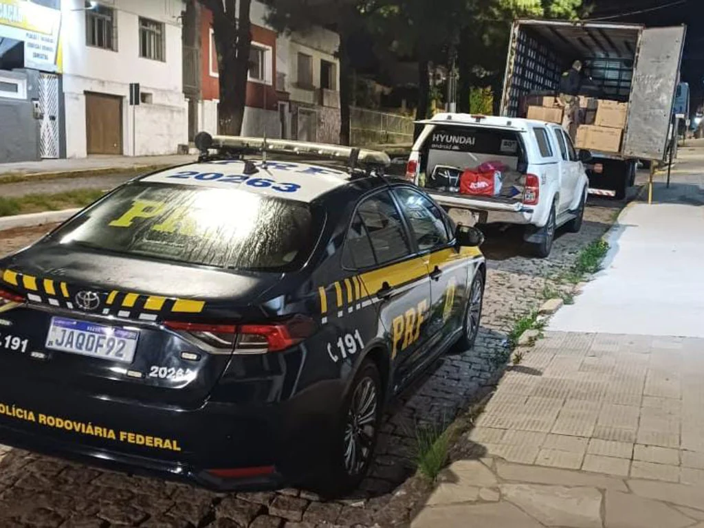 Cinco são presos após PRF apreender carga milionária na BR-293