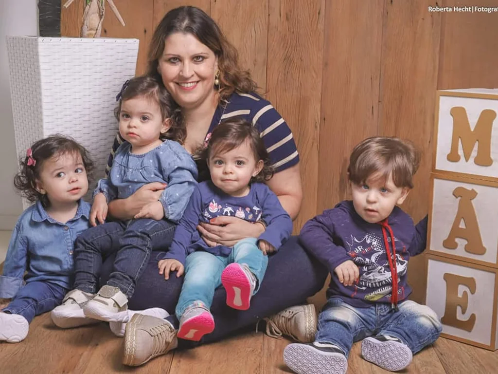 Desafios e resiliência são destaques na jornada de mãe de quadrigêmeos