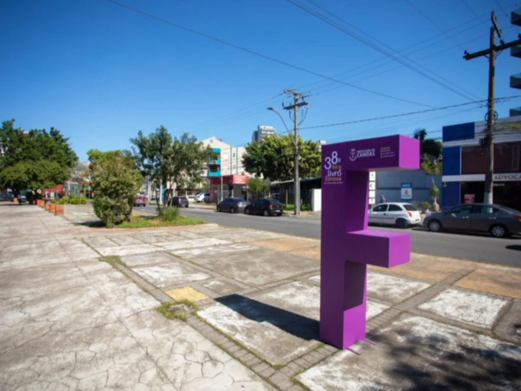 Fernando Risch é homenageado na 38ª Feira do Livro de Canoas