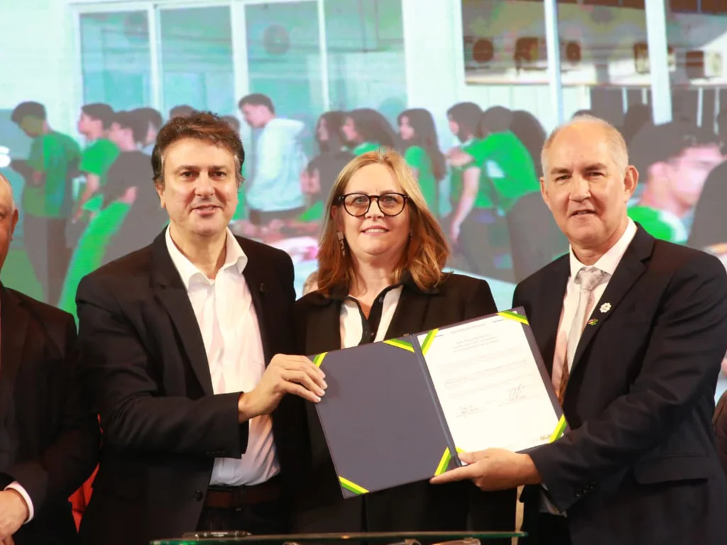 Ministro da Educação empossa novo reitor do IFSul