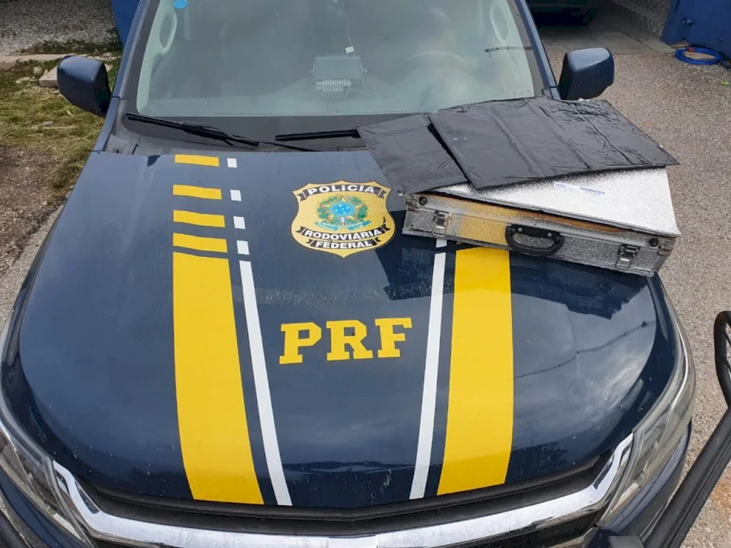 Cocaína é escondida em maleta de som?