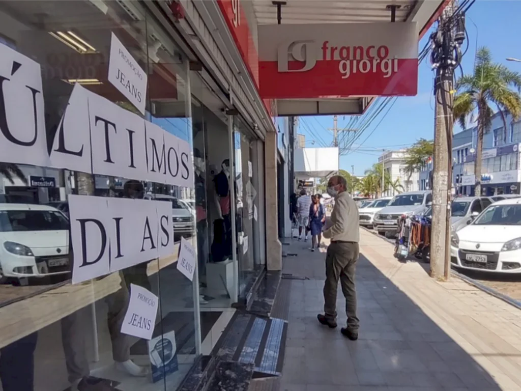 Lojas ofertam peças de outono e inverno com descontos