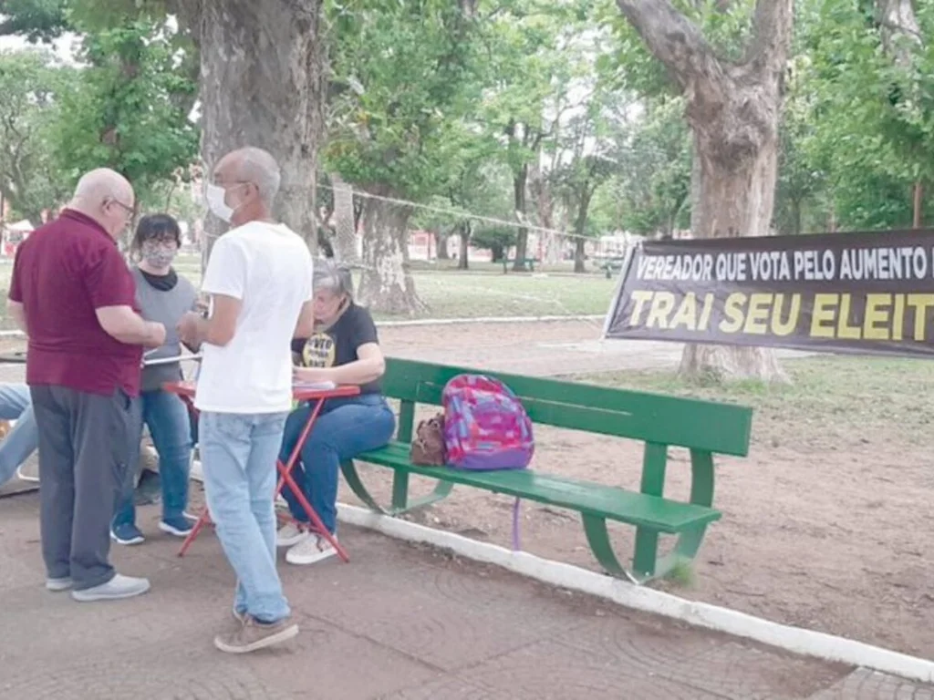 Coleta de assinaturas ultrapassa o número necessário