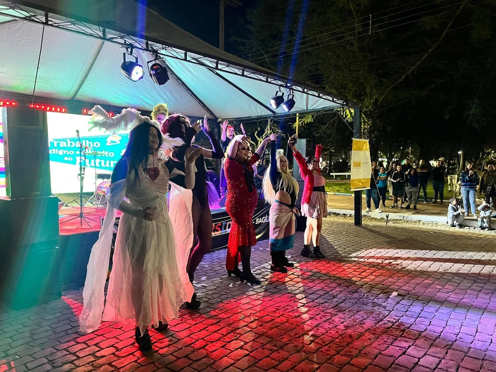 Parada da Diversidade reúne arte, debate e homenagens