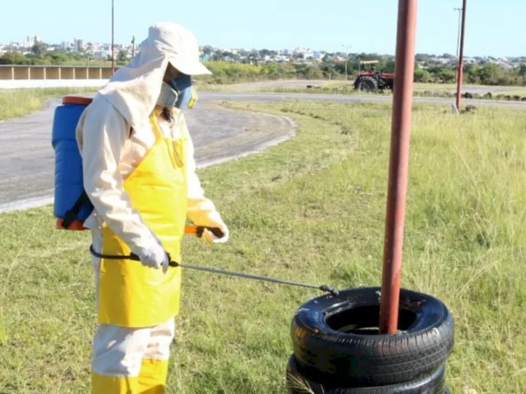 Vigilância pede que população receba agentes de combate a dengue