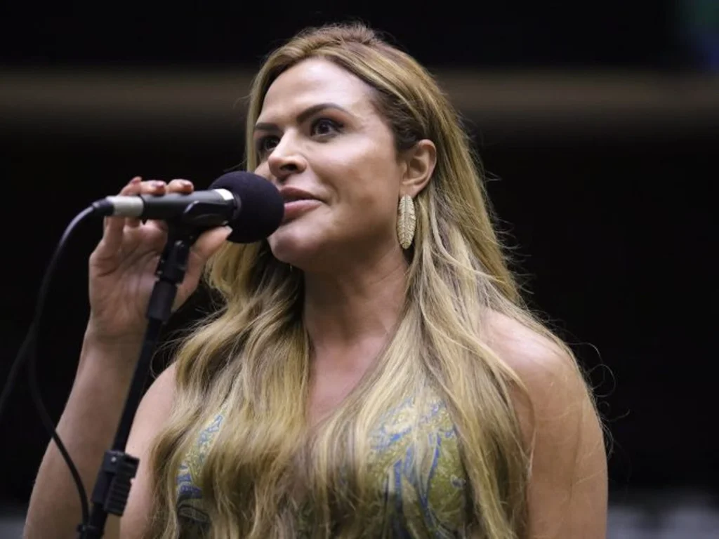 Crime de injúria racial contra mulher terá aumento de pena