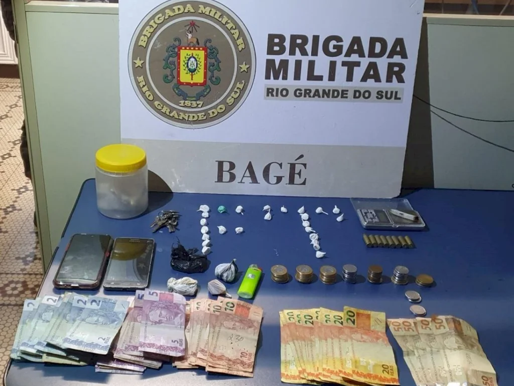 Traficantes são presos em matagal