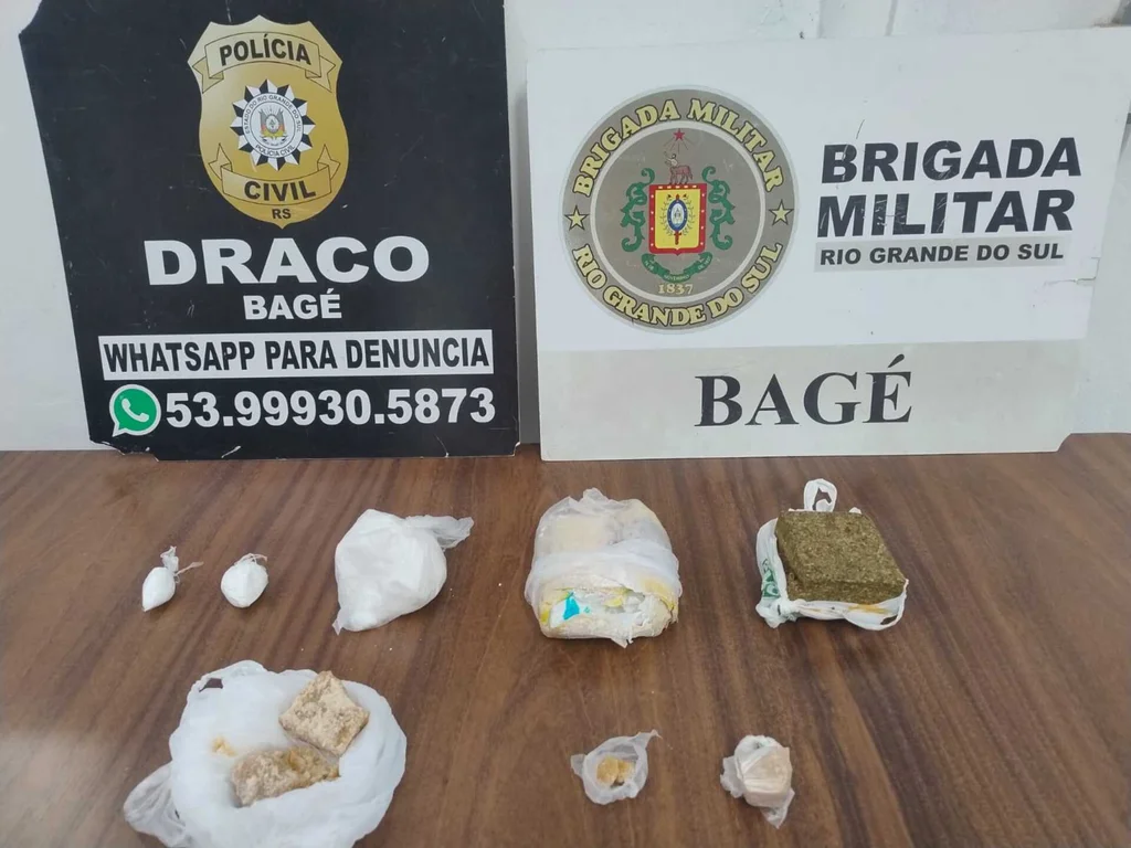 Polícias apreendem drogas em ponto de tráfico no São Domingos