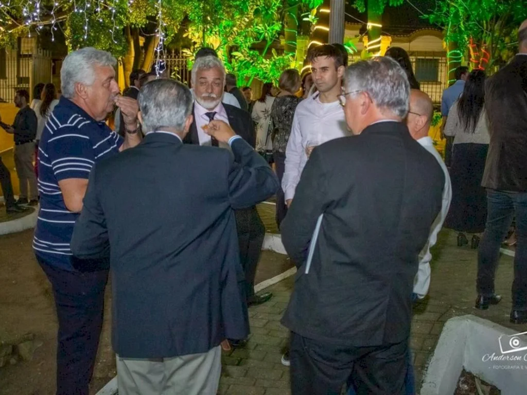 Opositores do governo marcam presença no evento Aciba