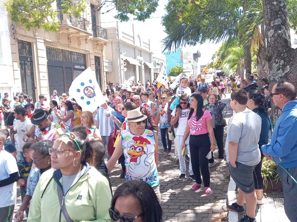 Carnaval do Meio-dia é atração na Sete