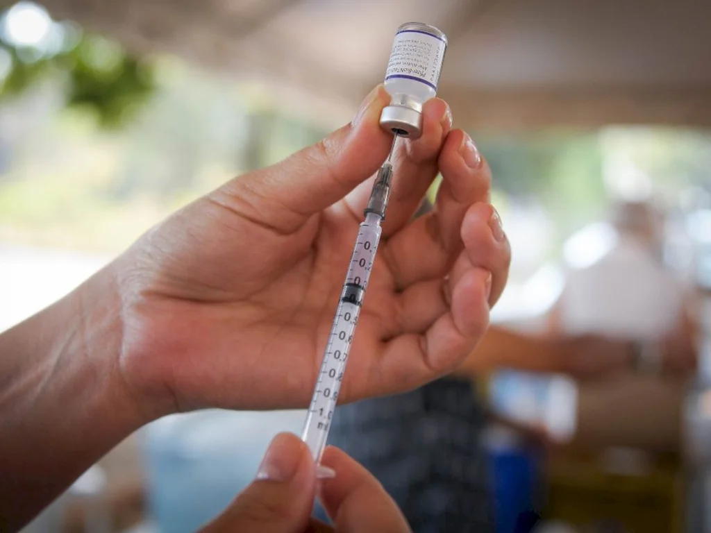 Jovens de 12 anos já podem se vacinar