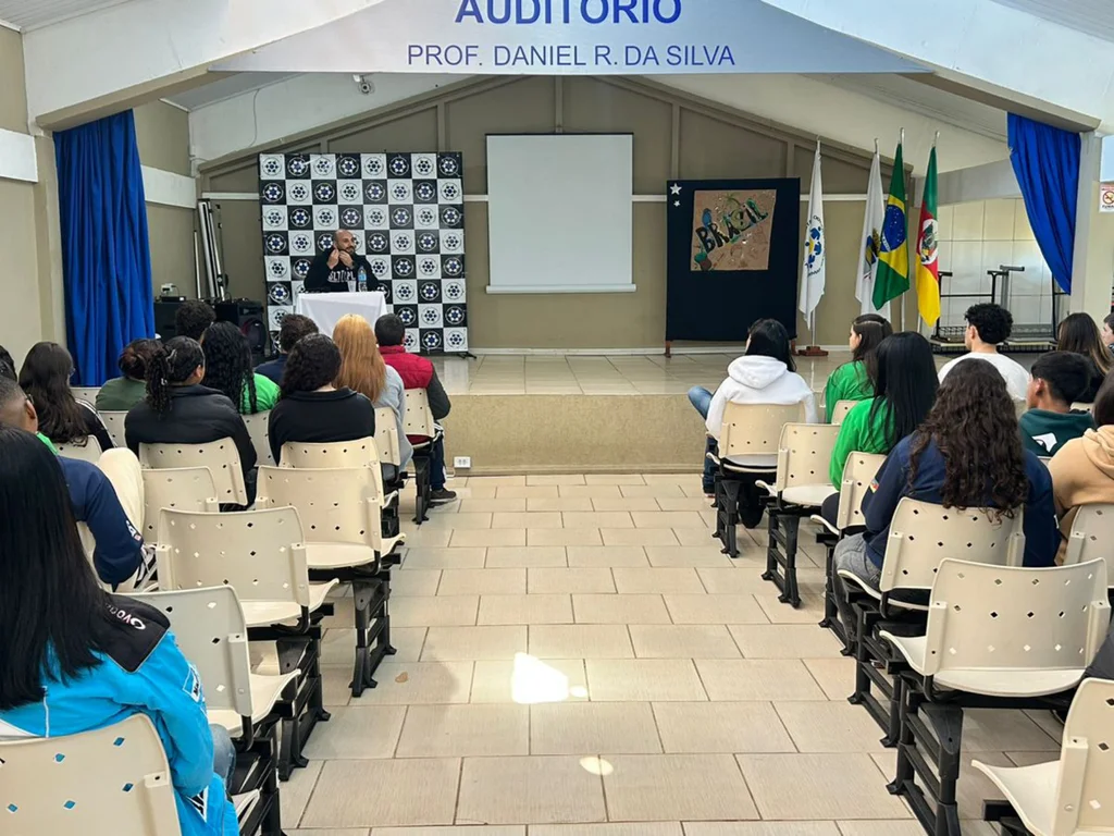 Secretaria da Mulher leva diálogo sobre saúde mental a estudantes
