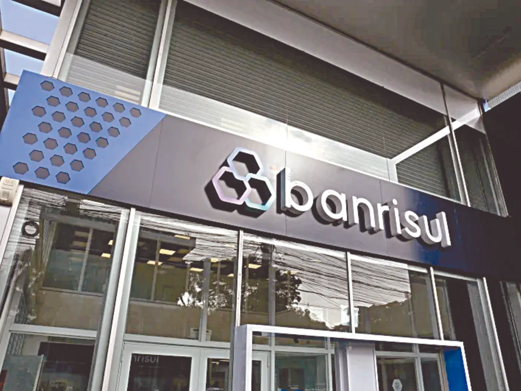 Banrisul abre concurso com 100 vagas em TI e salário acima de R$ 5 mil