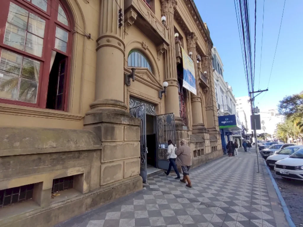 Vacinação está suspensa neste sábado