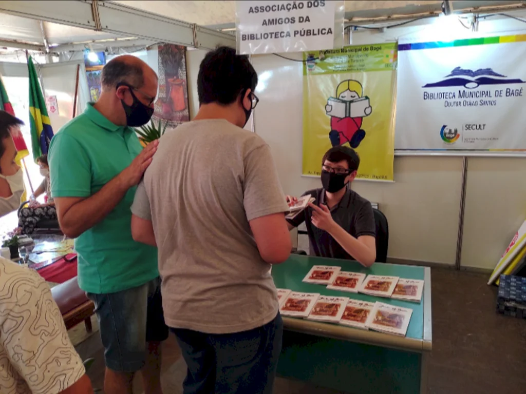 Jovem de 16 anos lança seu primeiro livro