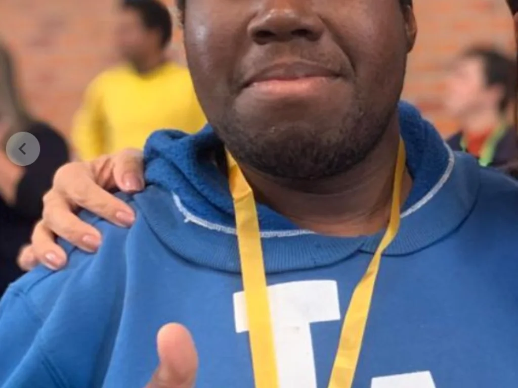 Câmara entrega comenda “Aírton Leão” a assistido do Caminho da Luz