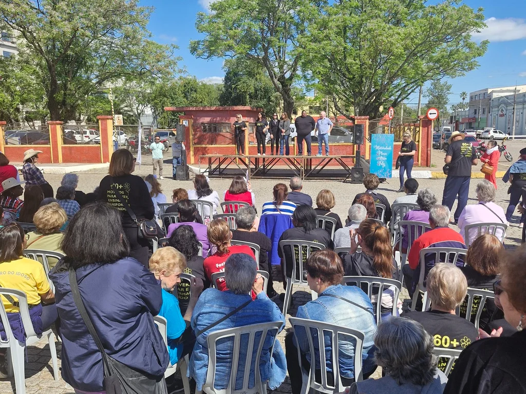 Mês do Idoso traz oficinas, passeios e confraternizações