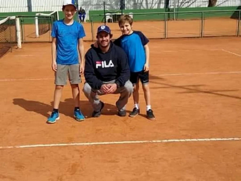 Atletas do Cantegril participam de etapa de Circuito Gaúcho de Tênis