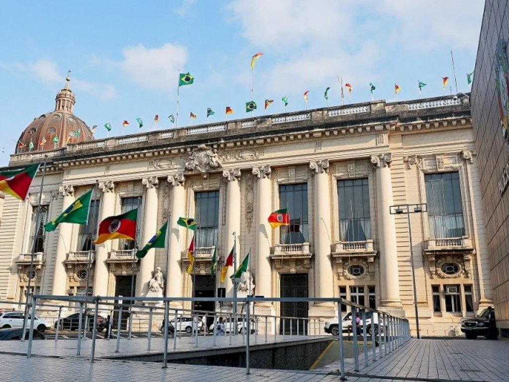 Convenções agitam cenário político