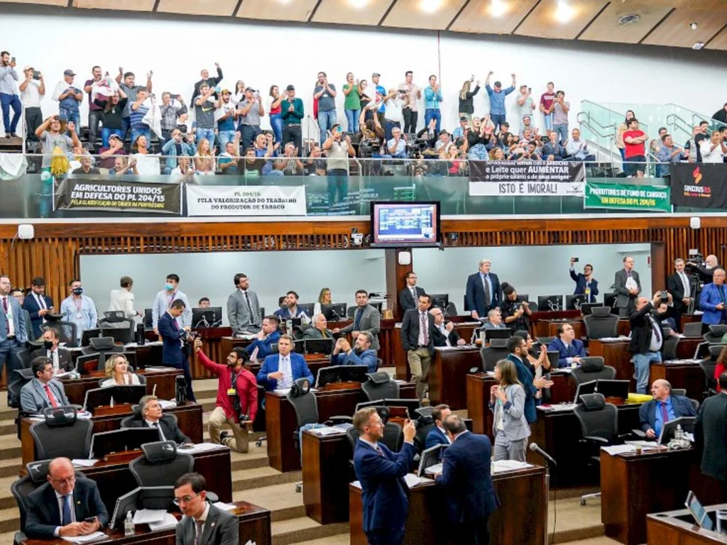 Deputados aprovam reestruturação do Estado