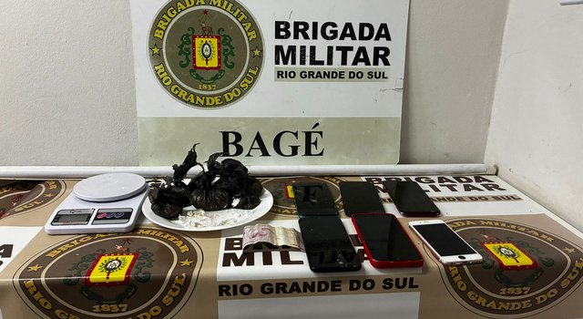 Irmãos são presos com crack e cocaína