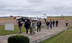 Aeronave recebe o batismo na pista do aeroporto