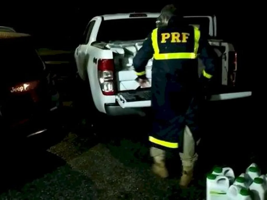 PRF prende contrabandistas com 700 litros de agrotóxicos
