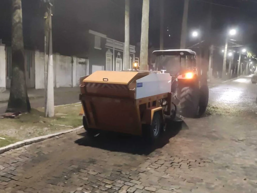 Varredeira mecanizada será usada na limpeza noturna